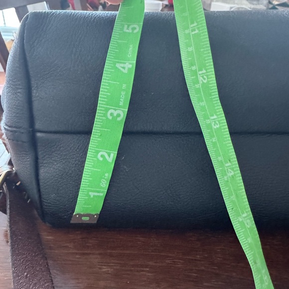 Madewell Women's The Zip-Top Transport Carryall in black brown trim leather - Picture 6 of 7